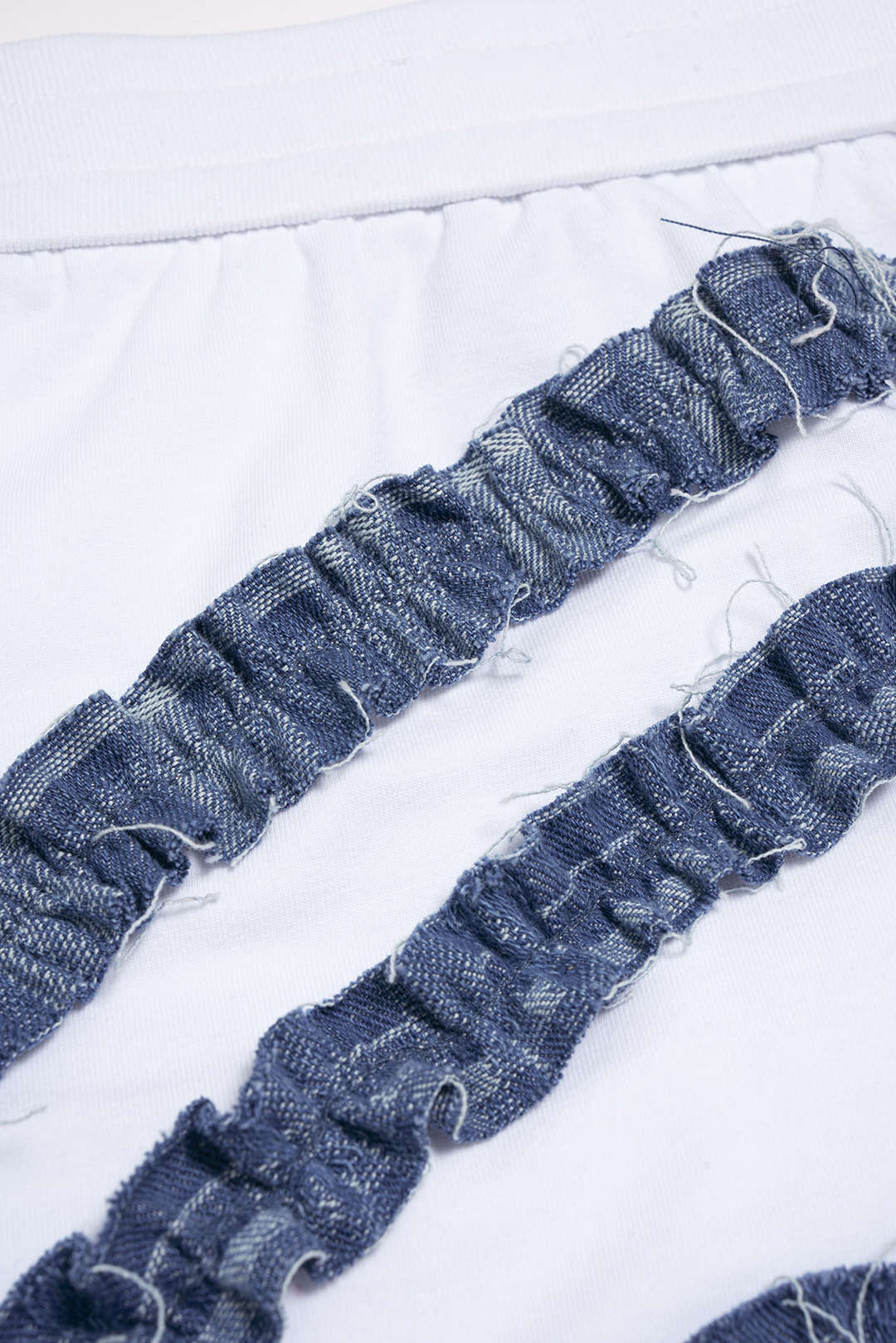 Falda Luna Elegance -asimétrica con fruncidos y patchwork de denim